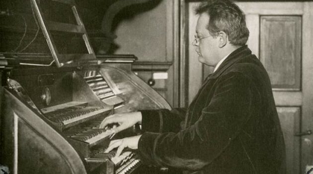 Komponisten Max Reger ved orgelet © Wikimedia